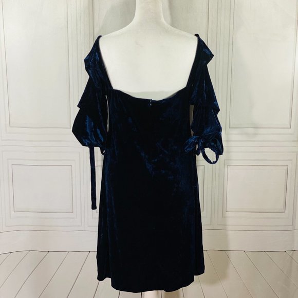 NWT Romeo & Juliet Couture Navy Velvet Off Shoulder Dress Large  Large - Picture 8 of 15